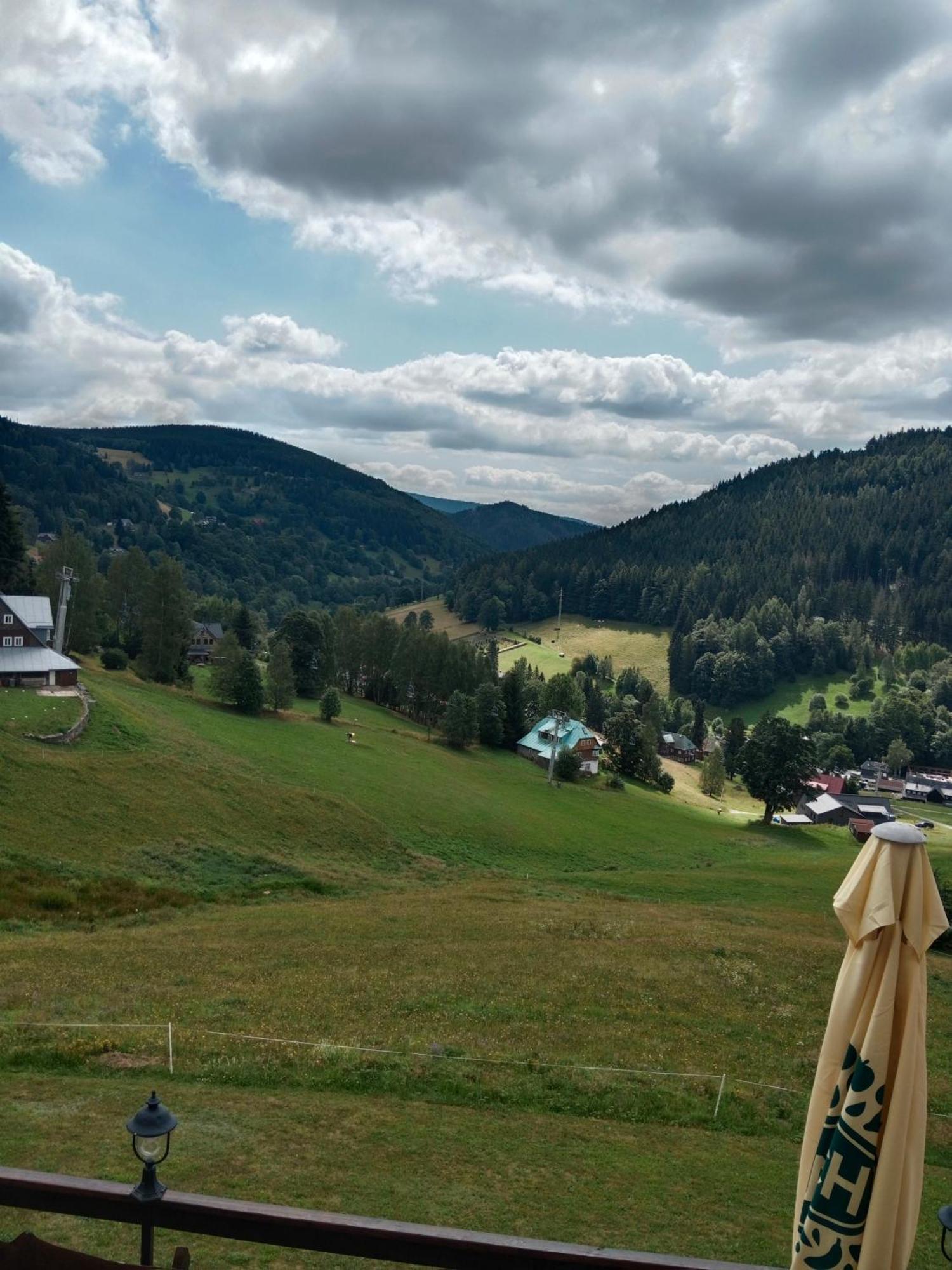 Penzion Topas Pec pod Sněžkou Eksteriør bilde